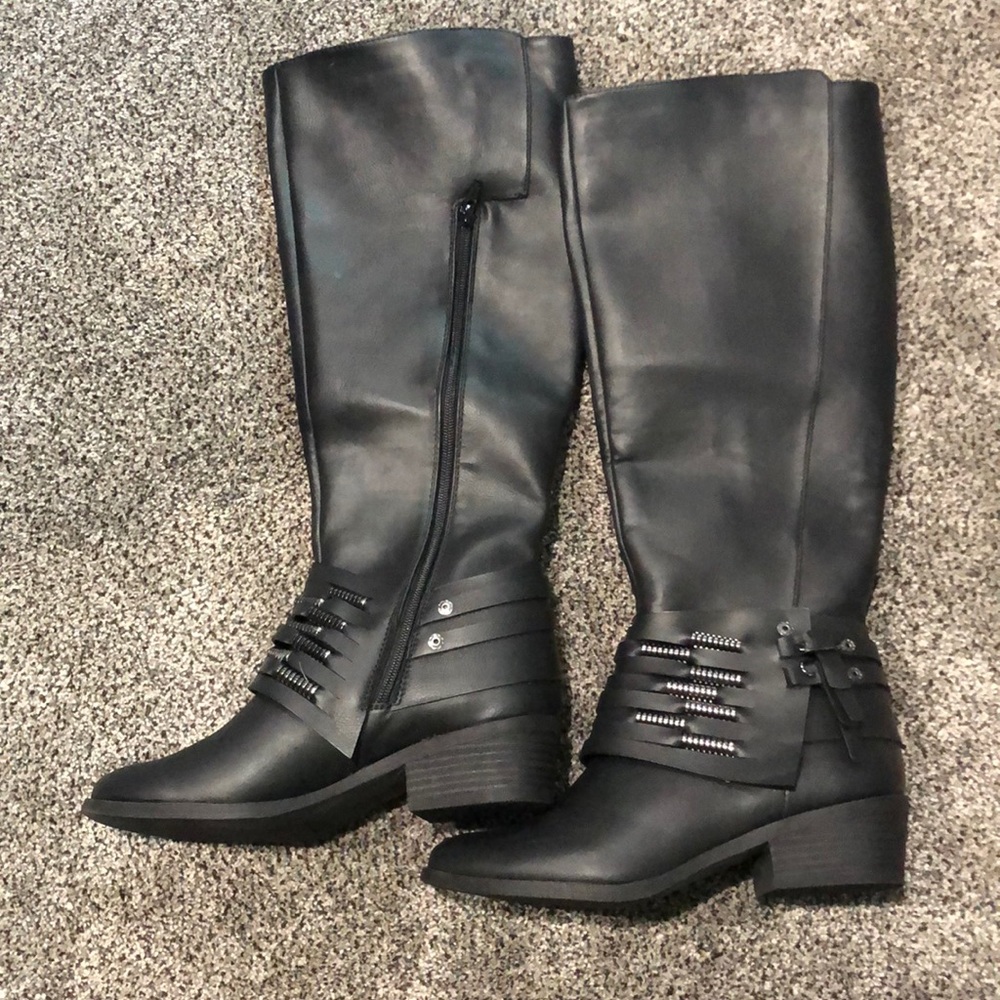 Black boots women’s size 7.5